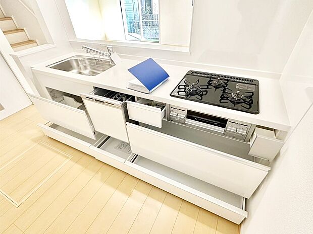 使いやすさを優先したスライド式収納タイプ！