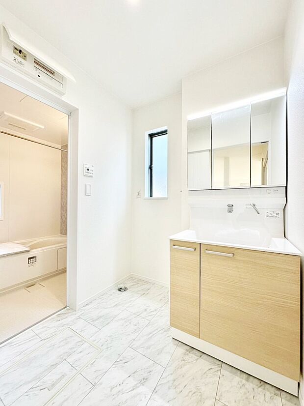 キッチンとの動線を考慮した水廻り集中設計で忙しい時間の家事もラクラク