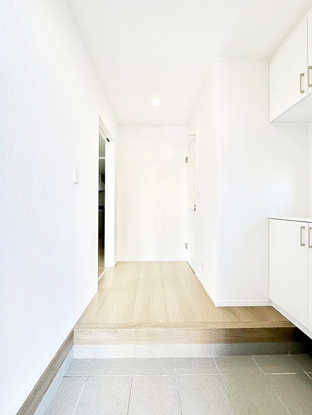 家族の帰宅やお客様をあたたかく迎える玄関