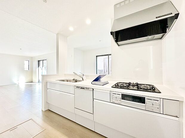 広々とした使い勝手の良いキッチンで日々のお料理も楽しくなりそう