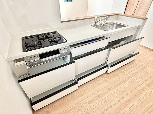 使いやすさを優先したスライド式収納タイプ!