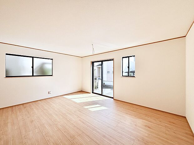 日当たりの良いリビング。お気に入りのグリーンを飾れば更に心地よさがアップ！