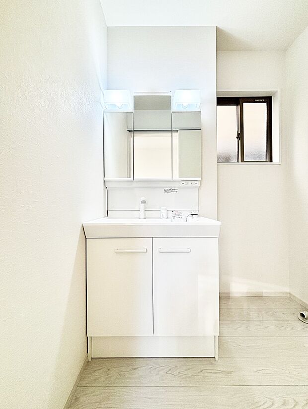 収納力と機能性に優れた洗面化粧台