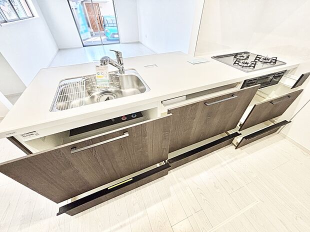 使いやすさを優先したスライド式収納タイプ！