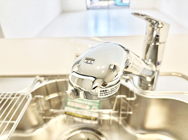 いつでも清潔なおいしいお水を。一つの水栓で水道水と浄水を使い分け。