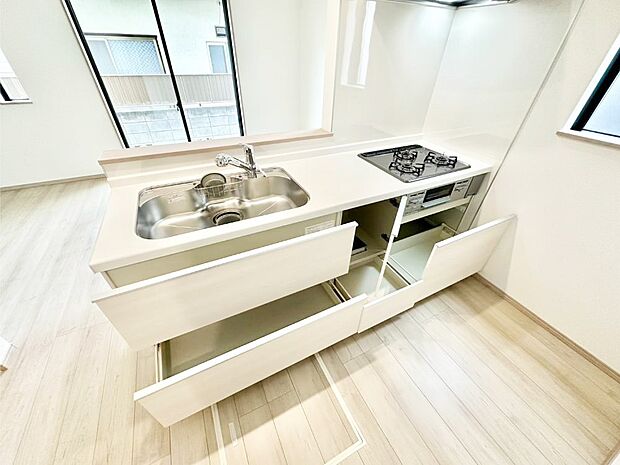 使いやすさを優先したスライド式収納タイプ！