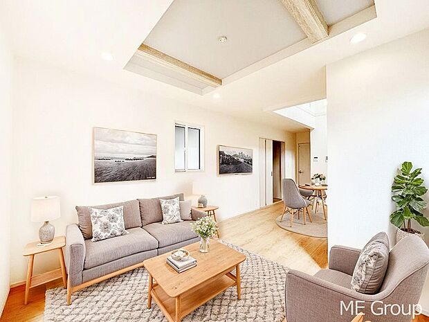 ご家族の賑やかな話し声で包まれる明るいリビング ※家具はCGです