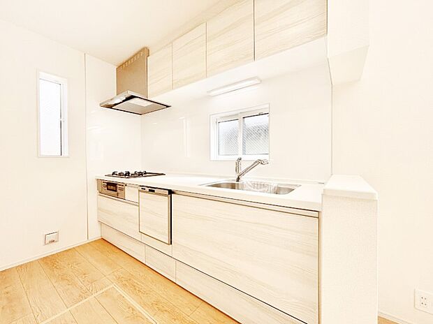 ゆとりあるキッチンスペースでお料理や食後の後片づけもスムーズに!