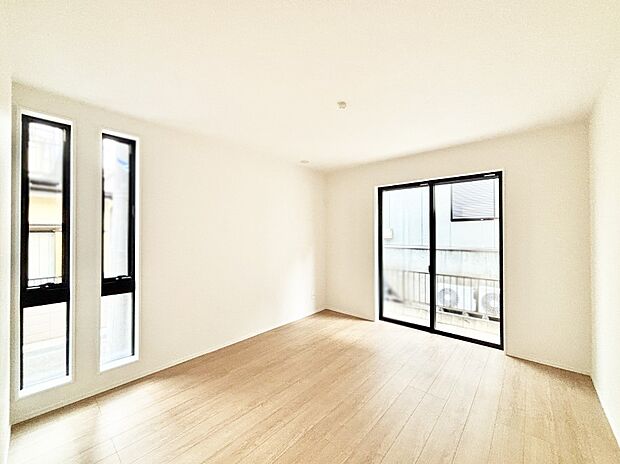 窓からのやさしい光が心地よいプライベートルーム