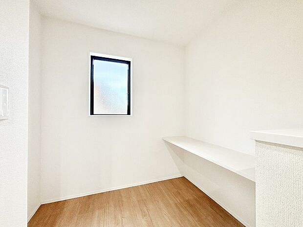 キッチンにはパントリー!食材のストックはもちろん、日用品の収納など使い方はいろいろ!