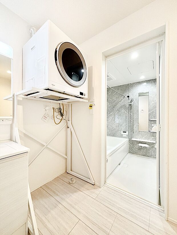 清潔感ある洗面化粧室で朝の身支度も快適