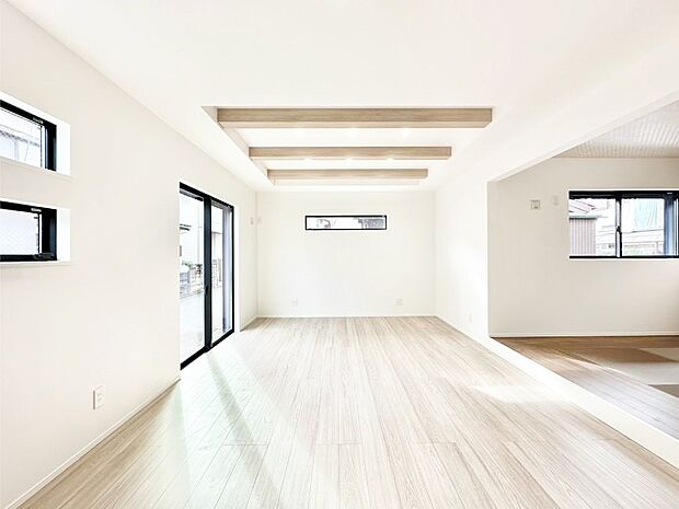 家族の笑顔が自然と生まれてくる、そんな雰囲気のダイニングに仕上がっています。