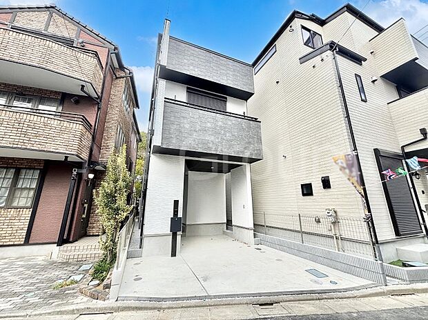 洗練された外観、上質な住空間が広がる室内は永く安心して過ごせる住居です。