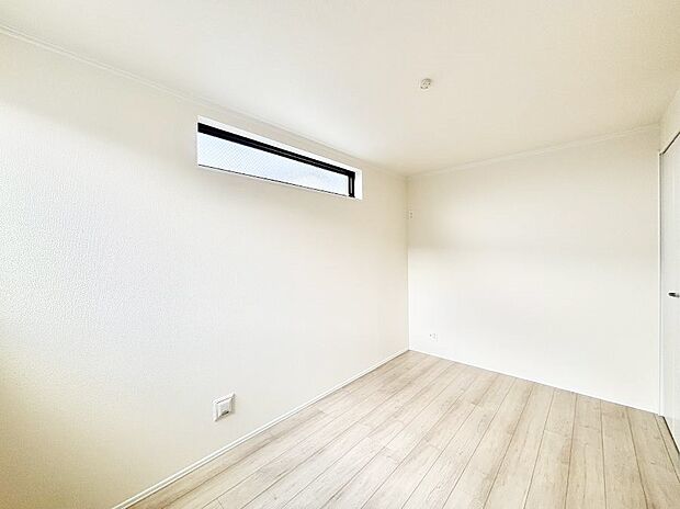 窓からのやさしい光が心地よいプライベートルーム