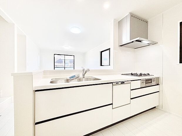 ご家族の会話弾む対面キッチン。お料理中のパパママもご家族と過ごす時間が増えそう!