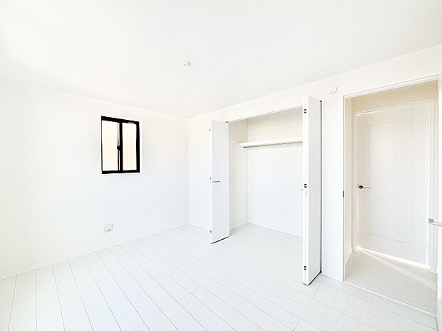 クローゼット付きのお部屋でスッキリとした空間でゆったり寛げます!