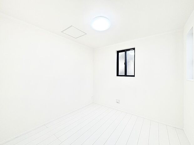 1階サービスルーム。趣味の部屋やテレワークにもご活用いただけます。