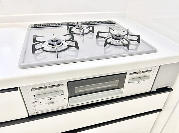 ガスコンロはSiセンサー搭載。火力調節や焦げ付き・消し忘れも防いでくれます。