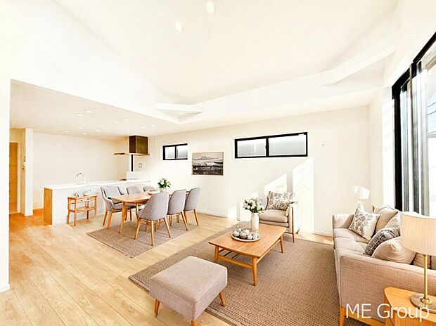 開放感を感じながら家族団らんが楽しめる2階リビング　※家具はCGです