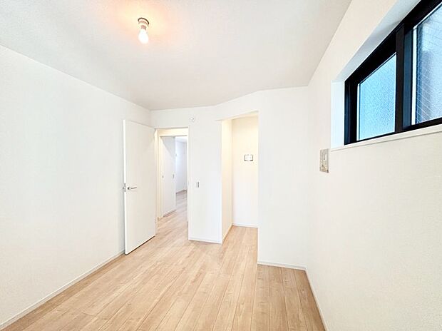 ウォークインクローゼットがあるお部屋！季節ごとの入れ替えも不要で便利です。