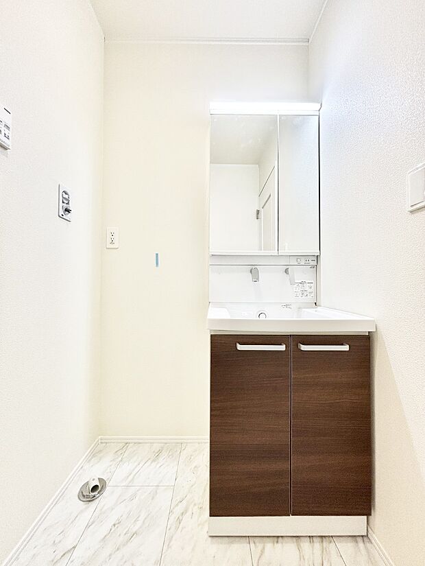 収納力と機能性に優れた洗面化粧台