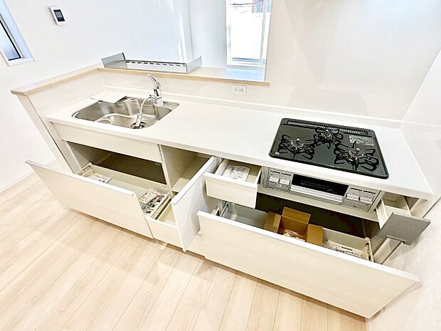 使いやすさを優先したスライド式収納タイプ！