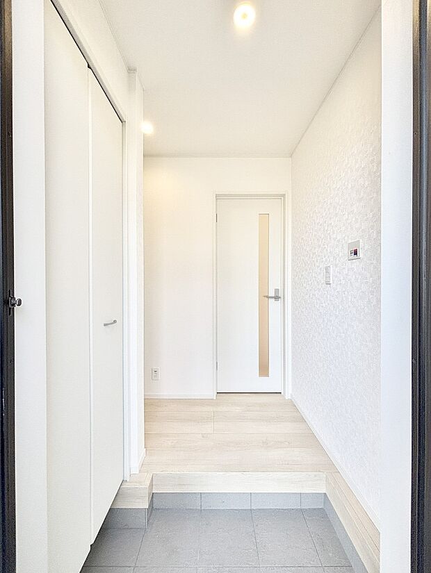 いつもきれいにしておきたい玄関ですね。