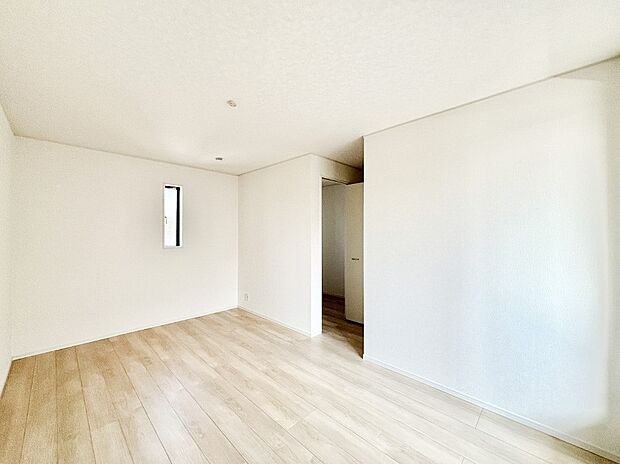 ウォークインクローゼットがあるお部屋!季節ごとの入れ替えも不要で便利です。