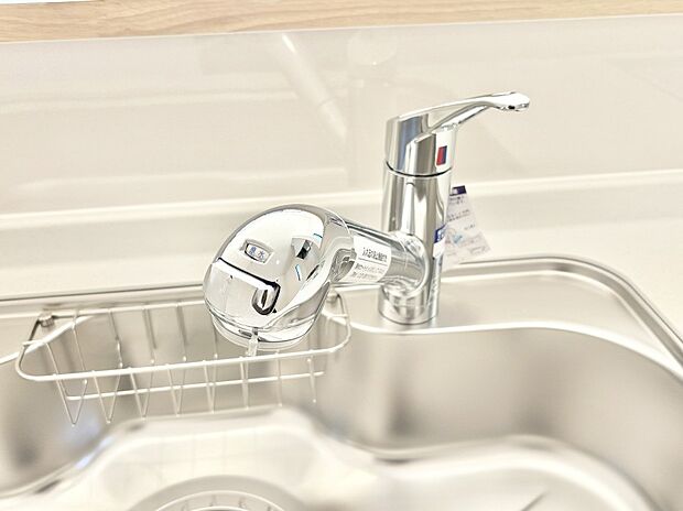 いつでも清潔なおいしいお水を。一つの水栓で水道水と浄水を使い分け。