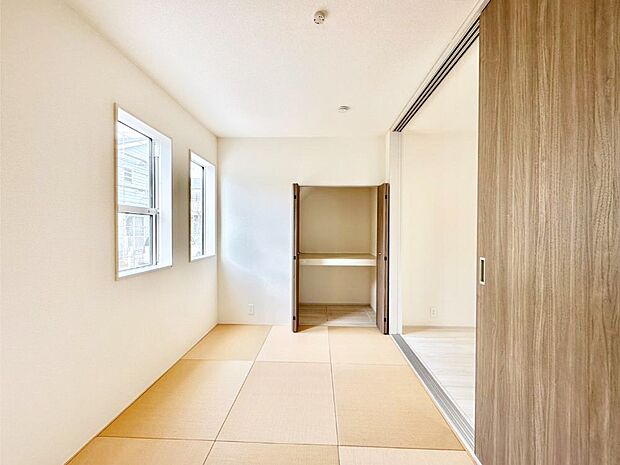 リビング隣接の和室は毎日の暮らしに癒しと安らぎをもたらしてくれます