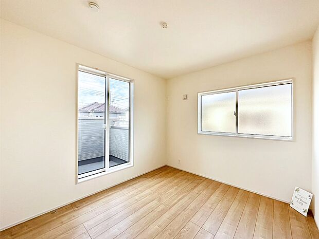 2面採光なので、明るく風通しも良く心地良い生活が送れます。