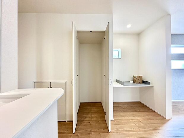 リビング収納。散らかりがちなリビングもスッキリと保てますね。 