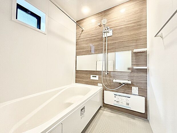 浴室乾燥機付きのバスルームでいつでも快適なバスタイムが楽しめます！