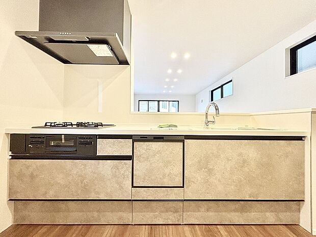 広々とした使い勝手の良いキッチンで日々のお料理も楽しくなりそう