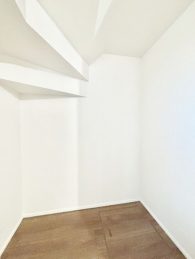 季節の衣類もスッキリ収納！大容量の収納力が魅力的なWIC付きです。