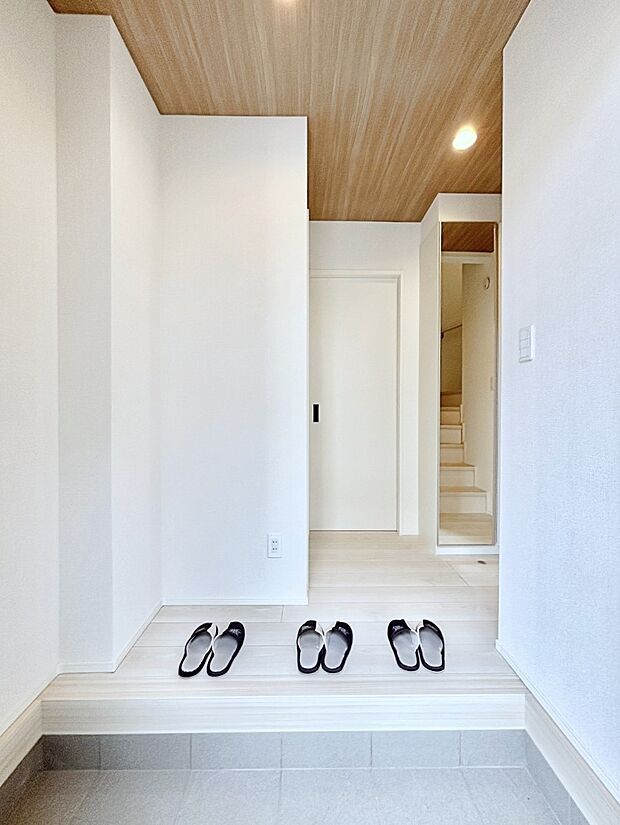 いつもきれいにしておきたい玄関ですね。  