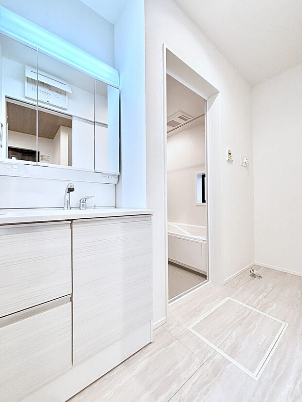 清潔感のある快適空間です。毎日の身支度も気持ち良くお使い頂けます。 