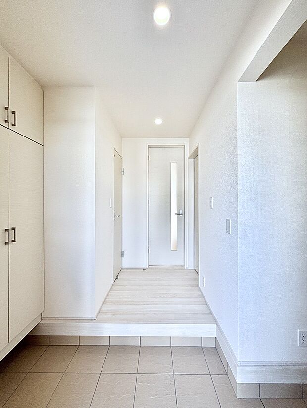 家族の帰宅やお客様をあたたかく迎える玄関  