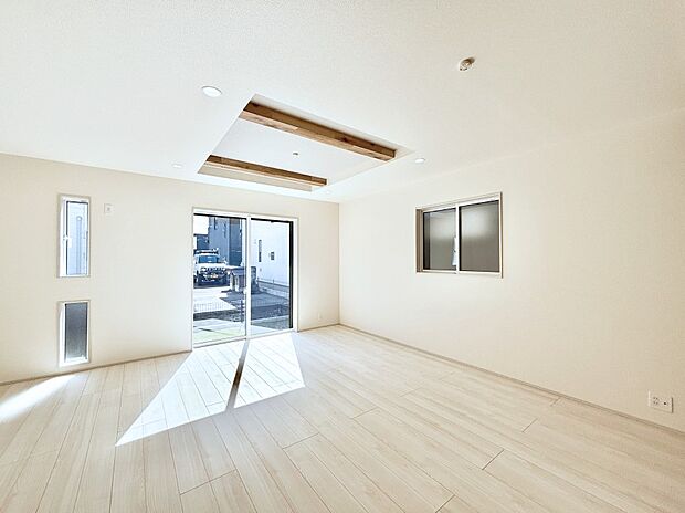 折上天井は立体的な奥行きがあるので、天井が広く見えて開放的な空間を演出できます。