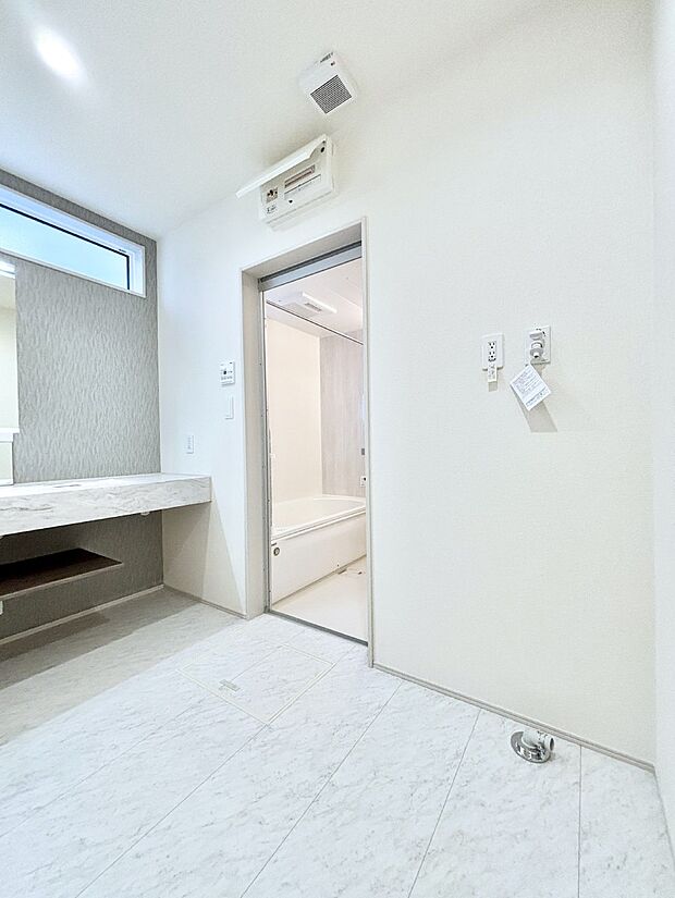 広々とゆとりのあるランドリースペース。