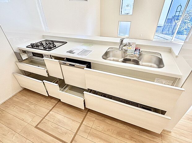 使いやすさを優先したスライド式収納タイプ!