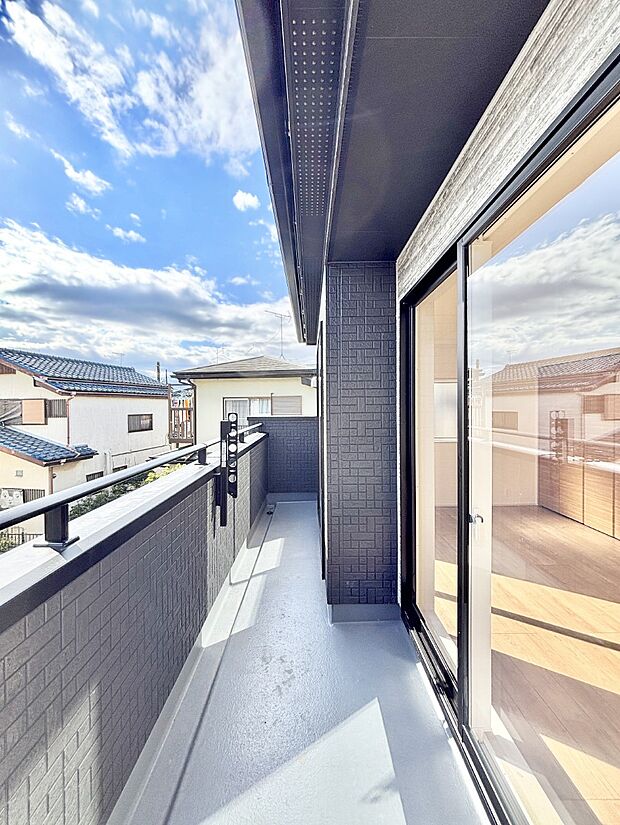 ゆったりバルコニーだから沢山お洗濯ものを干せます。