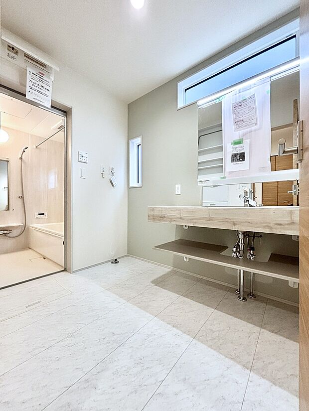 広々とゆとりのあるランドリースペース。