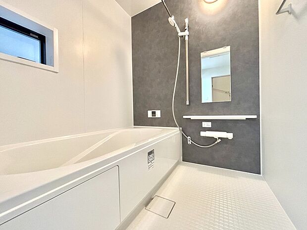 落ち着いた雰囲気でゆっくりお寛ぎいただけるバスルーム