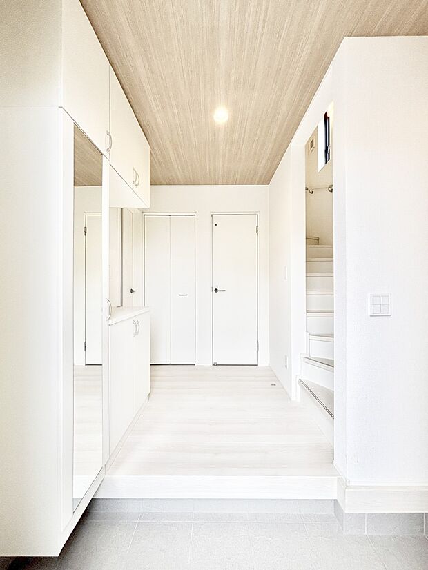 いつもきれいにしておきたい玄関ですね。  