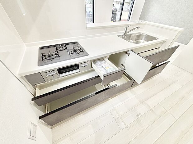 使いやすさを優先したスライド式収納タイプ！