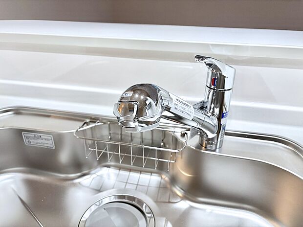 いつでも清潔なおいしいお水を。一つの水栓で水道水と浄水を使い分け。