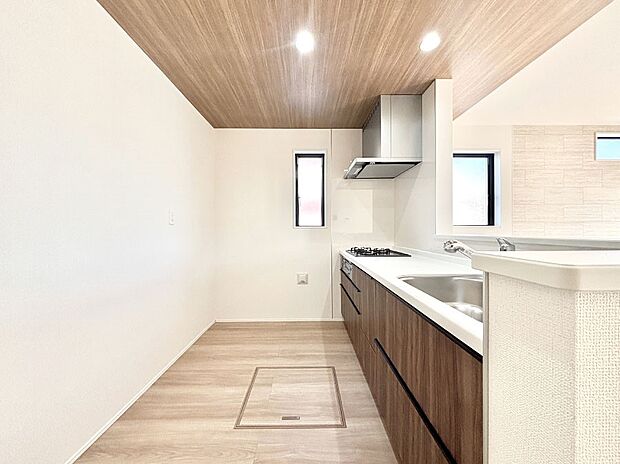 ゆとりあるキッチンではご家族と楽しくお料理ができます。