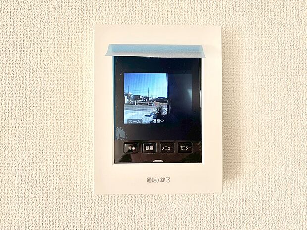 訪問者が一目でわかる安心のTVモニター付きインターホン。