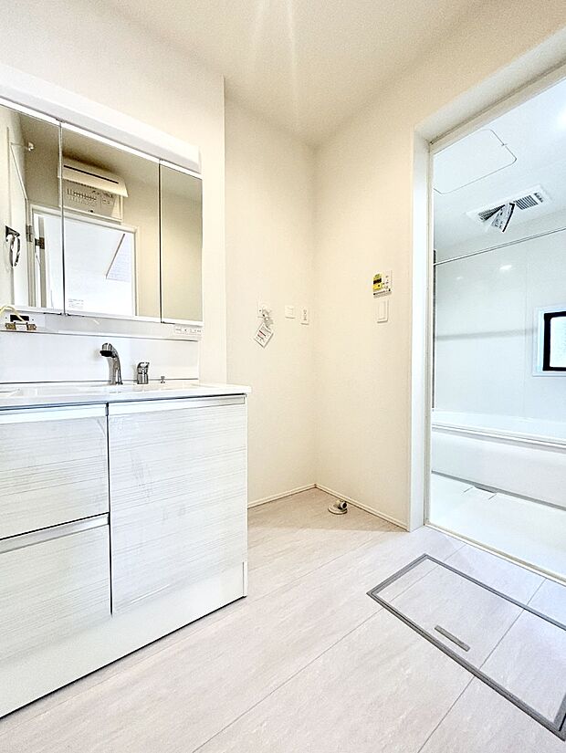 清潔感のある快適空間です。毎日の身支度も気持ち良くお使い頂けます。